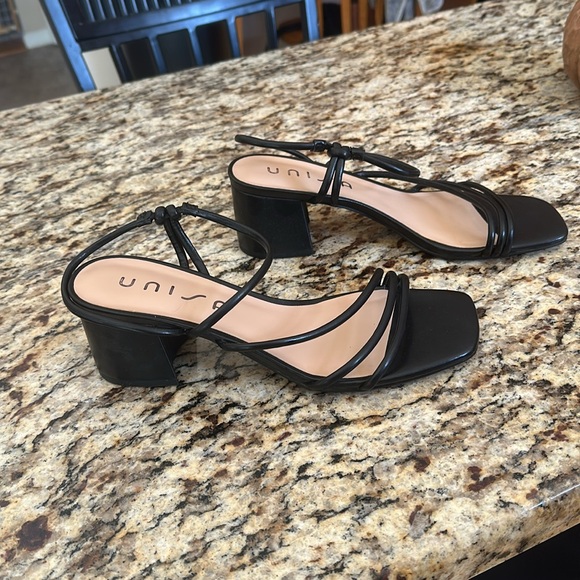 Black strap shoes in size 8M - Picture 4 of 4